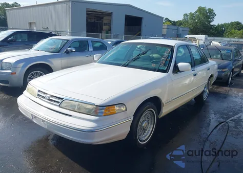 1997 Ford Crown Victoria Lx z USA, uszkodzony, nr VIN 2FALP74WXVX103635